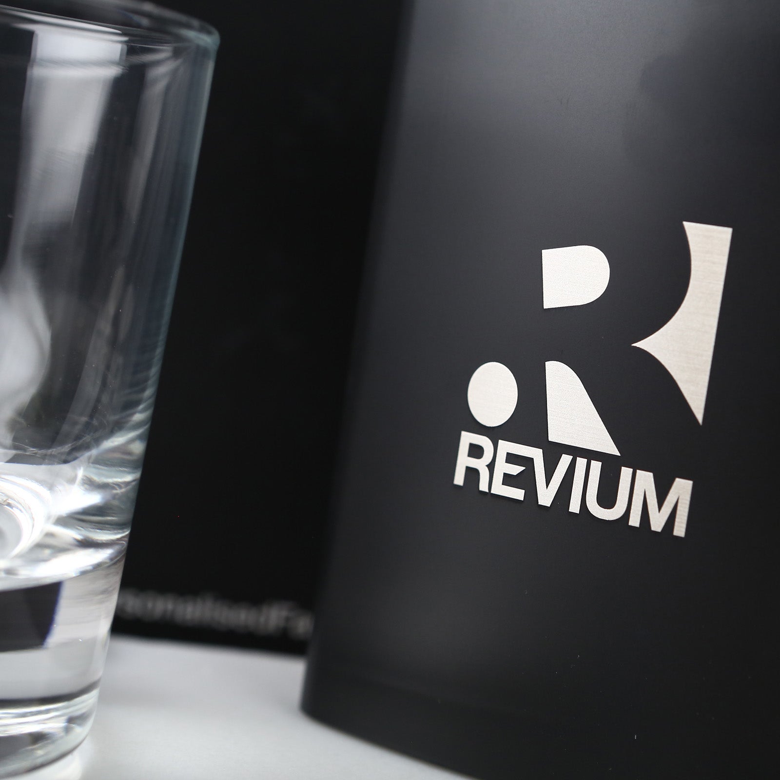 Custom Artwork Engraved Gift Boxed Corporate Logo Round Scotch Glass and Black 7oz Hip Flask Company or Client Gift